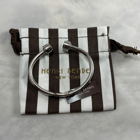 Henri Bendel Carlyle Hinge Cuff in Silver - Picture 4 of 4
